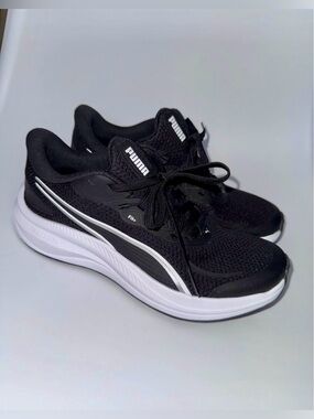 New Big Kids PUMA shoes Size 6